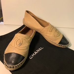 🎄 CHANEL black and tan espadrille!
